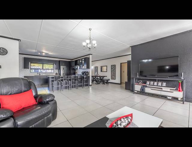 4 BEDROOM HOUSE FOR SALE IN CHRISMAR